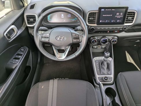 Used 2024 Hyundai Venue SEL FWD image 16