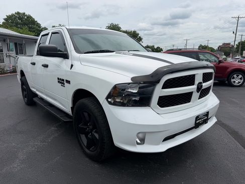 Used 2019 RAM 1500 Express w/ Express Value Package AWD/4WD image 3