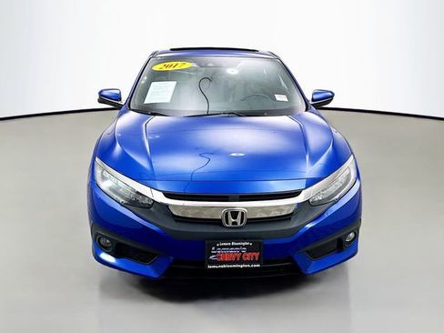 Used 2017 Honda Civic Touring image 2
