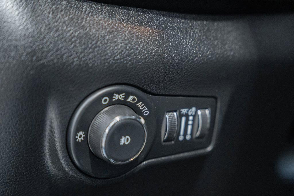 Certified 2022 Jeep Compass Latitude AWD/4WD image 35