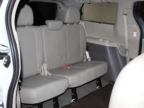 Used 2022 Dodge Durango R/T w/ Blacktop Package AWD/4WD image 28