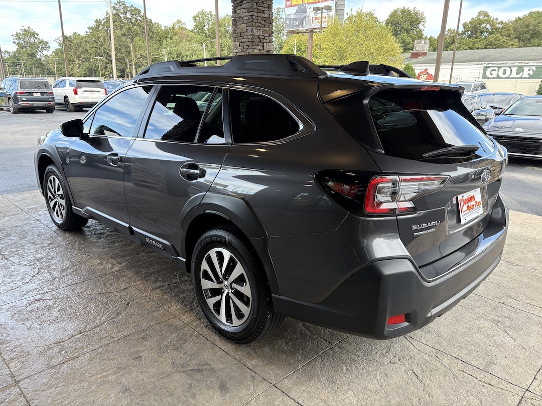 Used 2023 Subaru Outback Premium AWD/4WD image 8