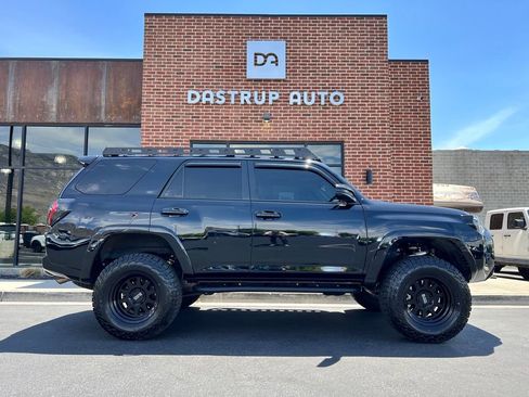 Used 2022 Toyota 4Runner TRD Off-Road Premium w/ Moonroof Package AWD/4WD image 7
