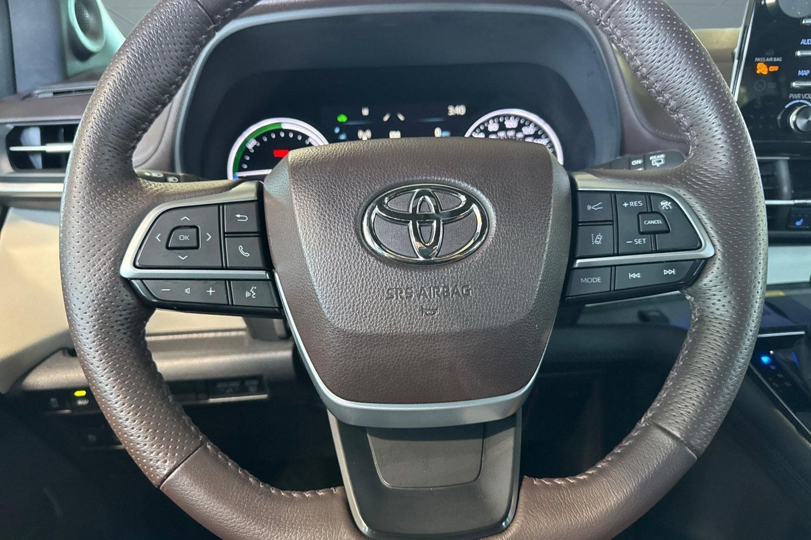 Used 2021 Toyota Sienna Platinum FWD image 11
