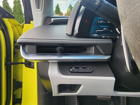 Used 2023 Chevrolet Corvette Stingray Premium Conv w/ Z51 Performance Package image 21