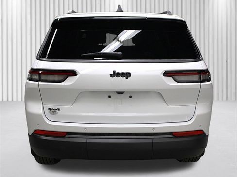 New 2026 Jeep Grand Cherokee L 4WD image 4