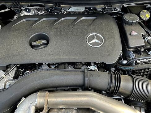 Used 2025 Mercedes-Benz GLA 250 4MATIC image 34