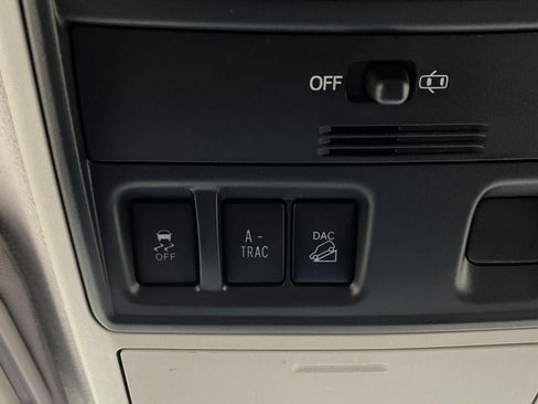 Used 2018 Toyota 4Runner SR5 AWD/4WD image 26