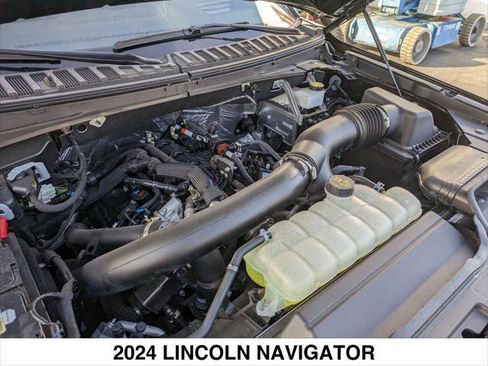 Used 2024 Lincoln Navigator Reserve image 36