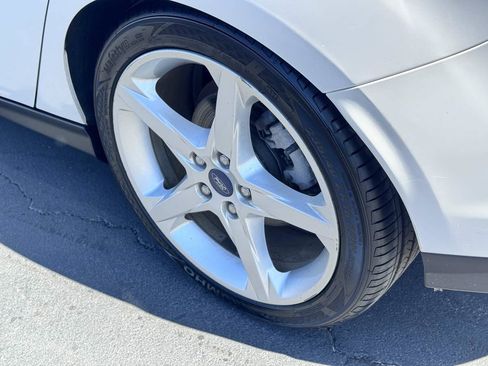 Used 2014 Ford Focus Titanium FWD image 21