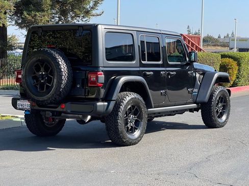 Used 2024 Jeep Wrangler Unlimited AWD/4WD image 9