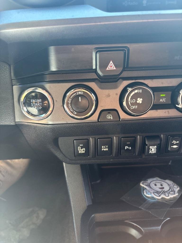 Used 2019 Toyota Tacoma TRD Off-Road w/ Technology Package AWD/4WD image 16