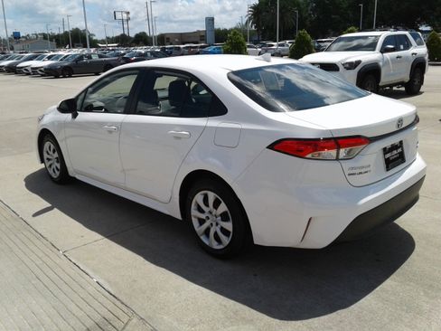 Used 2025 Toyota Corolla LE FWD image 5