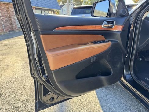 Used 2013 Jeep Grand Cherokee Overland image 44