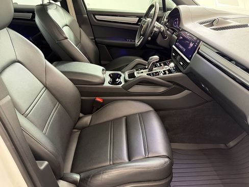 Certified 2022 Porsche Cayenne Platinum Edition AWD/4WD image 31