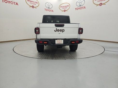 Used 2025 Jeep Gladiator Mojave w/ Convenience Group image 7