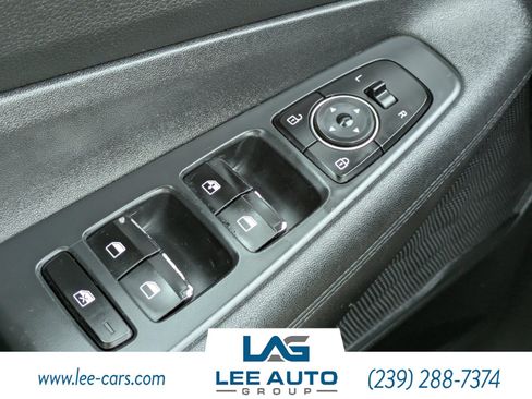 Used 2022 Hyundai Santa Fe SE FWD image 17