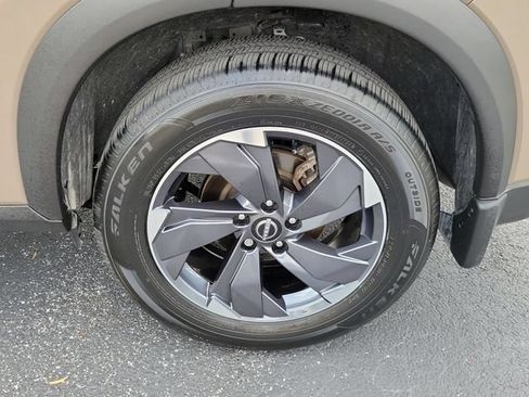 Used 2025 Nissan Rogue SV FWD image 7