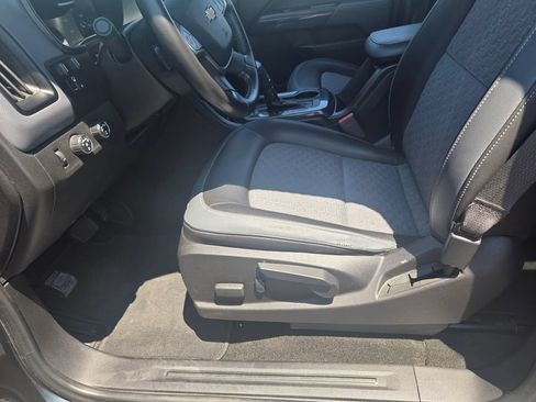 Used 2017 Chevrolet Colorado Z71 AWD/4WD image 16