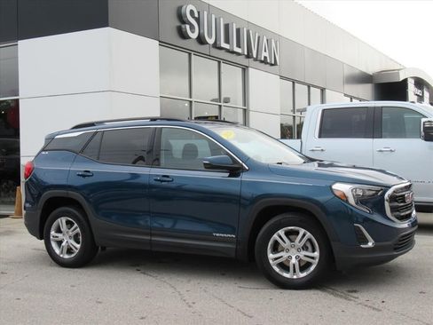 Used 2020 GMC Terrain SLE w/ Driver Convenience Package image 2