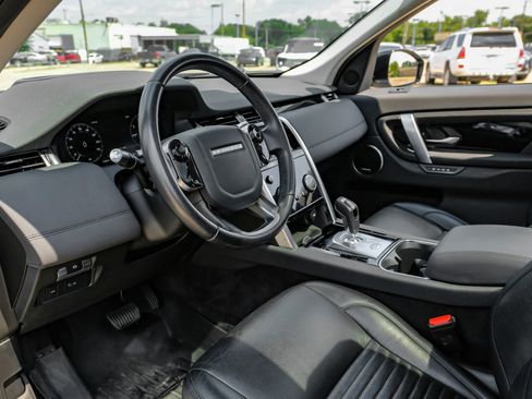 Used 2020 Land Rover Discovery Sport SE image 3