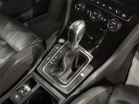 Used 2016 Volkswagen Golf R 4-Door AWD/4WD image 19