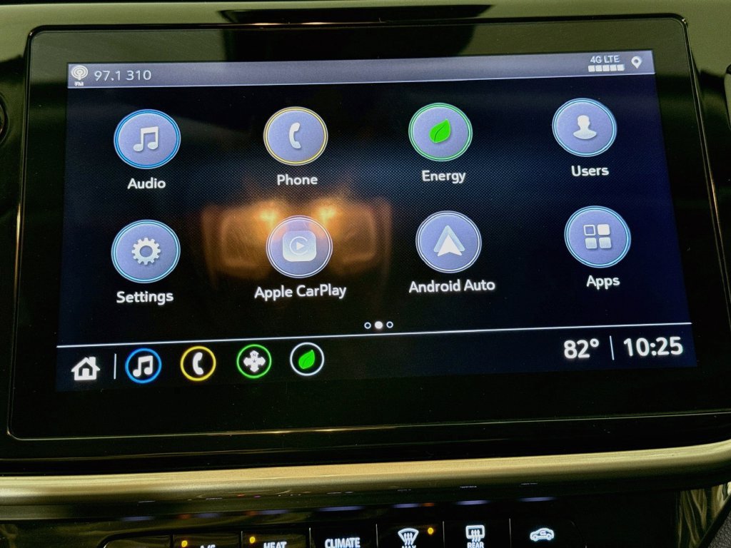 Used 2022 Chevrolet Bolt EUV LT w/ Comfort Package FWD image 15