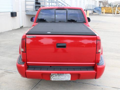 Used 2001 Chevrolet S10 Pickup Xtreme w/ Preferred Equipment Group image 9