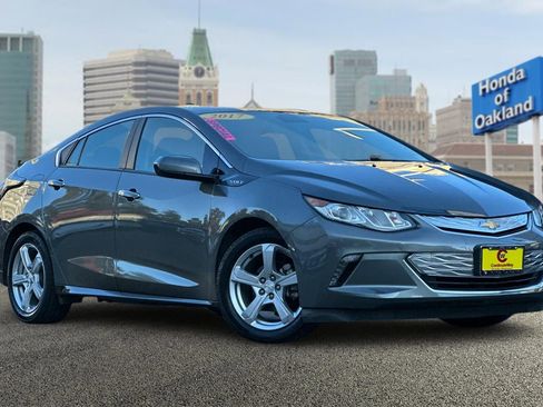 Used 2017 Chevrolet Volt LT image 2