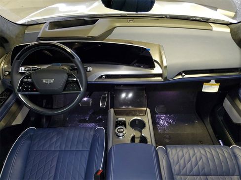 New 2026 Cadillac Vistiq Premium Luxury w/ LPO, Floor Liner Package image 13