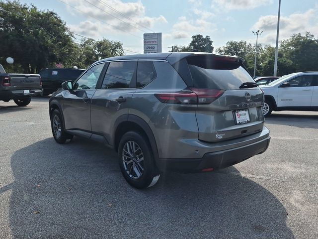 Used 2024 Nissan Rogue S AWD/4WD image 5