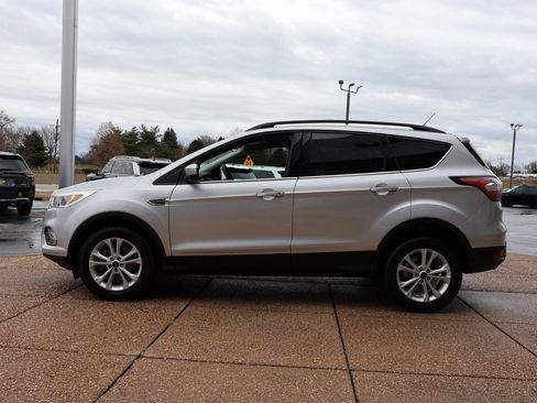 Used 2018 Ford Escape SE image 3