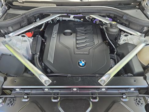 Used 2022 BMW X5 xDrive40i w/ M Sport Package AWD/4WD image 31