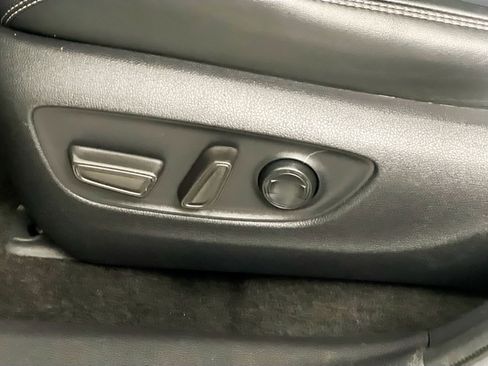 Used 2021 Toyota RAV4 XLE Premium image 15