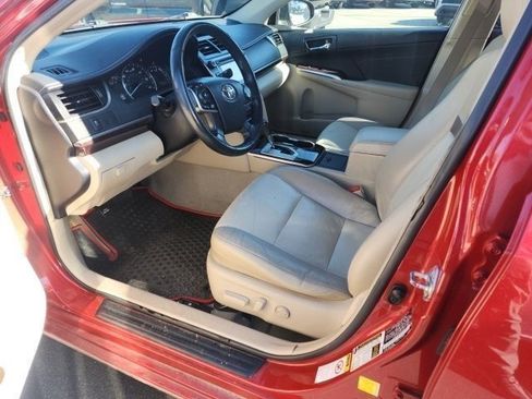 Used 2014 Toyota Camry XLE w/ Leather Package image 5