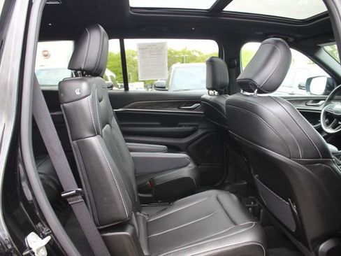 Used 2024 Jeep Grand Cherokee L Limited w/ Black Appearance Package AWD/4WD image 34