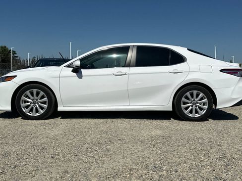 Used 2020 Toyota Camry LE FWD image 6