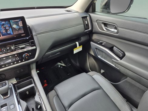 New 2026 Nissan Pathfinder SL AWD/4WD image 15