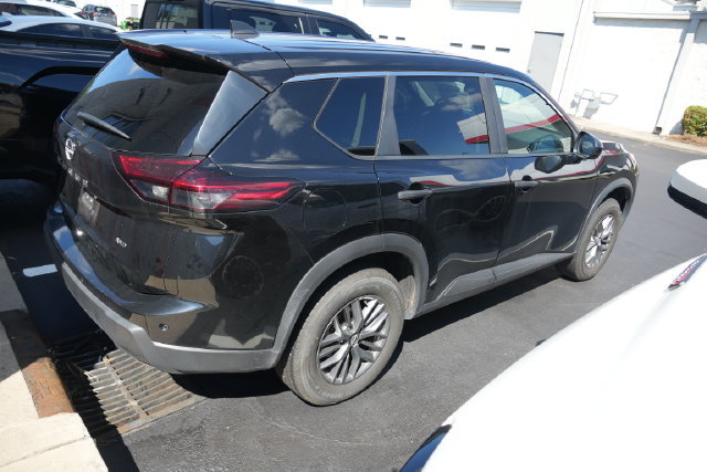 Used 2024 Nissan Rogue S AWD/4WD image 22
