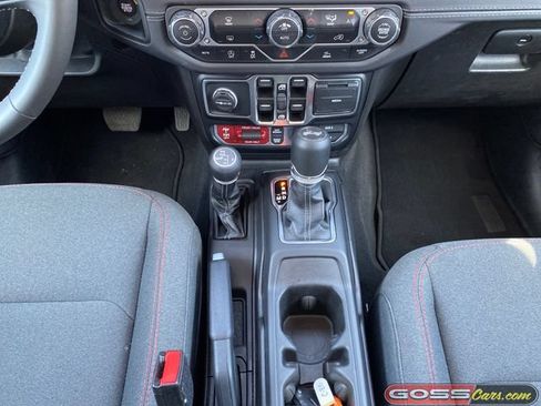 Certified 2025 Jeep Wrangler Unlimited Rubicon AWD/4WD image 13