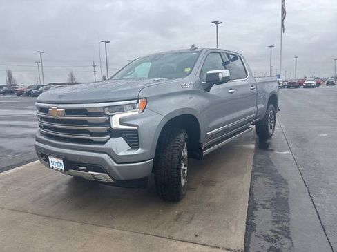 Used 2025 Chevrolet Silverado 1500 High Country w/ Technology Package AWD/4WD image 7