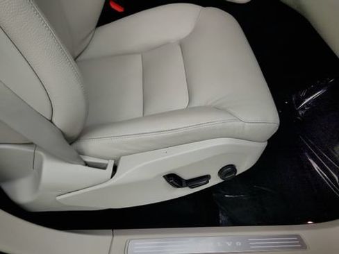 Used 2024 Volvo XC90 B5 Core AWD/4WD image 37