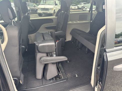 Used 2019 Dodge Grand Caravan SE image 42