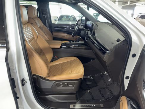 Used 2024 Cadillac Escalade ESV Premium Luxury w/ Performance Package AWD/4WD image 10