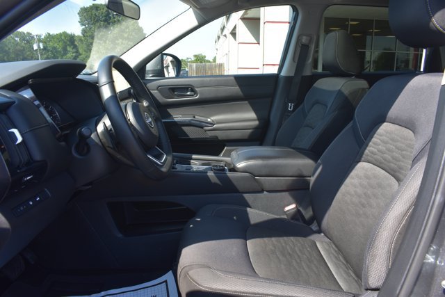 Used 2025 Nissan Pathfinder SV w/ SV Premium Package AWD/4WD image 14