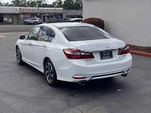Used 2017 Honda Accord EX-L image 4