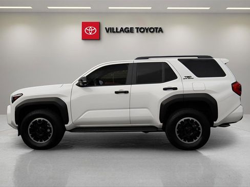 Certified 2025 Toyota 4Runner TRD Off-Road Premium image 2