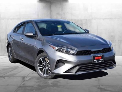 Used 2024 Kia Forte LXS image 2