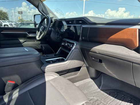 Used 2025 GMC Sierra 2500 Denali AWD/4WD image 15