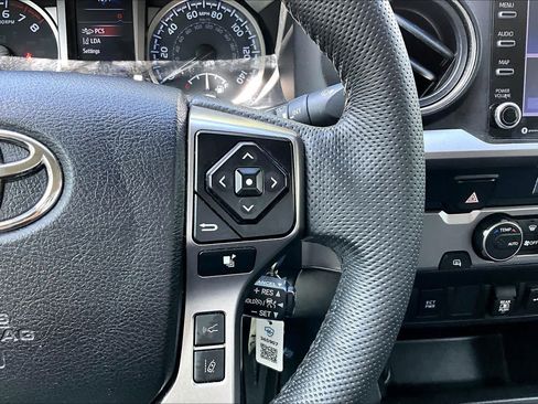 Used 2021 Toyota Tacoma SR5 RWD image 23